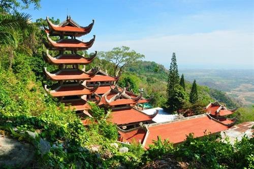 Tour Mũi Né: KDL Núi Tà Cú – Chùa Phật Quang – Thanh Minh Tự (DPT3)